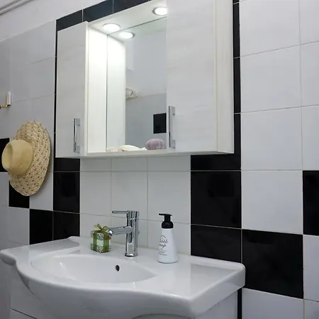 Villa Elizabeth Apartments *